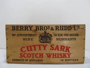 lot 335 image: Vintage Wooden CUTTY SARK Scotch Whiskey Crate