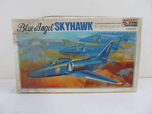 lot 7 image: Minicraft Blue Angel Skyhawk