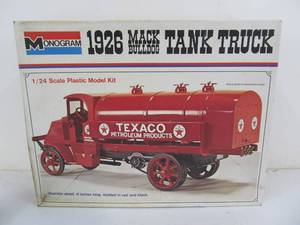 lot 54 image: Monogram 1926 Mack Bulldog TEXACO Tank Truck