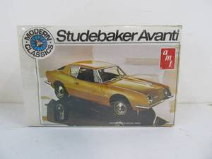 lot 61 image: AMT Studebaker Avanti