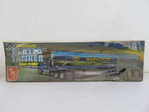 lot 19 image: AMT Fruehauf SUNOCO Plated Tanker Semi-Trailer
