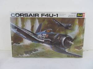 lot 32 image: Vintage Revell F4U-1 Corsair