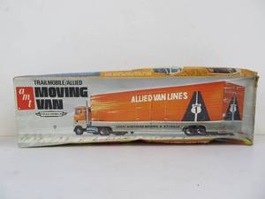 lot 73 image: Large Vintage AMT Great Northern TrailmobileAllied Van Lines Moving Truck