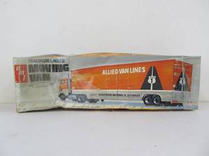 lot 75 image: Large Vintage AMT Great Northern TrailmobileAllied Van Lines Moving Truck