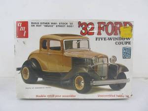lot 198 image: AMT 32 Ford 5-Window Coupe Street Rod