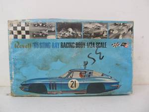 lot 118 image: Revel 65 Sting Ray Racing Body