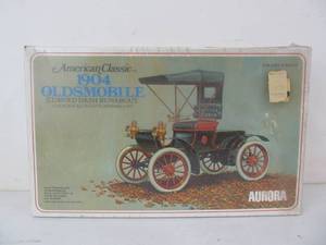 lot 119 image: Aurora American Classic 1904 Oldsmobile Curved Dash Runabout
