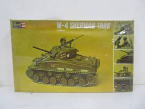 lot 177 image: Revell US Army M-4 Sherman Tank