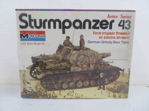 lot 241 image: Vintage Monogram Armor Series&nbspSturmpanzer 43 German Grizzly Bear Tank