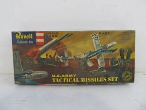 lot 218 image: Revell US Army Tactical Missile Set