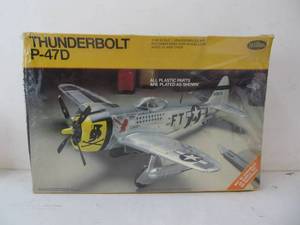 lot 227 image: Testors Thunderbolt P-47D