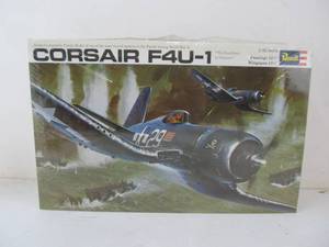 lot 89 image: Vintage Revell F4U-1 Corsair