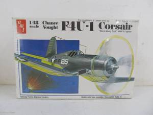 lot 262 image: AMT Chance Vought Corsair F4U-1