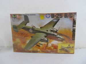 lot 274 image: Revell Tokyo Raider  B-25 Mitchell Bomber