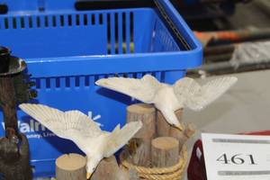lot 456 image: Lot of (4) Home Dcor  - Seagulls On Wood Piers, Bears Climbing Tree Candleholders
