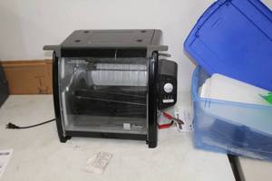 lot 471 image: Ronco Showtime Rotisserie  with Accessories, Instructions and Recipes