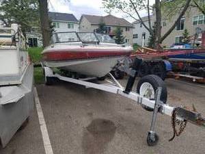 lot 6 image: 18 Starcraft Speed Boat, Mercruiser 3.0L Inboard Motor, Single Axle Boat Trailer