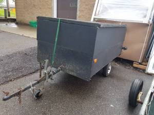 lot 9 image: 86 Single Axle Low Box Trailer