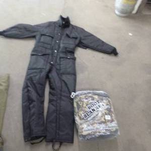lot 377 image: Walls Blizzard-Pruf Insulated Snow Suit XL-Regular 46-48, Icebreaker Boot Blanket Insulated Overboots