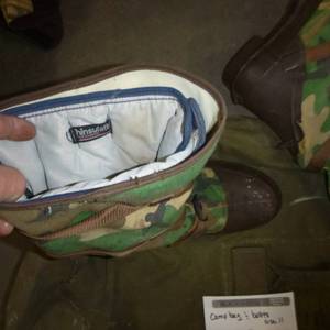 lot 379 image: Camo Bag, Camo Rain Boots Thinsulate
