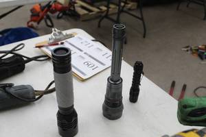 lot 90 image: Lot of (3) Flashlights