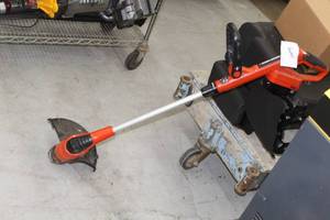 lot 61 image: Black & Decker 18V Cordless Trimmer
