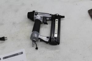 lot 101 image: Black Diamond Pneumatic Brad NailStaple Gun 18GA