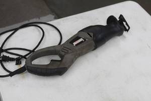 lot 103 image: Craftsman 320.17175 Compact Reciprocating Saw