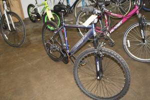 lot 222 image: Kent Terra 2.6 Mens 22 Trail Bike with 18 Blue Frame