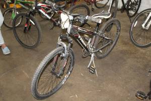 lot 230 image: Trek 3 Series Womens 23 Trail Bike with 15 Black Frame