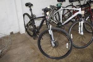 lot 229 image: Schwinn Mens 25 Trail Bike with 18 Black Frame