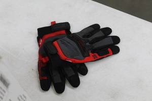 lot 88 image: Milwaukee Work Gloves