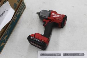 lot 107 image: Milwaukee 2767-20 18V Cordless Square-Ring 12 Impact Wrench  with Battery