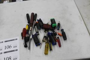 lot 105 image: Lot of Hand Tools  - Screwdrivers, Allen Wrenches