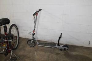 lot 235 image: Pulse Kick N Go Scooter Bike with Silver Frame