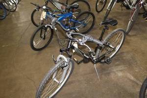 lot 234 image: Raleigh Boys 22 Trail Bike with 15 Black Frame