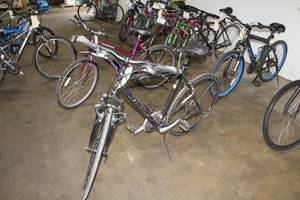 lot 248 image: Trek 7250 Mens 27 Street Bike with 22 Black Frame