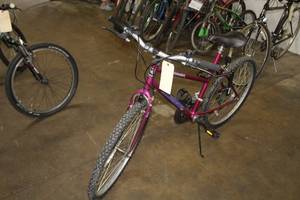 lot 246 image: Roadmaster Rock Harbor Womens 23 Trail Bike with 22 PinkPurple Frame