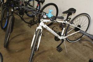 lot 251 image: Specialized Vita 25 Road Bike with 18 White Frame