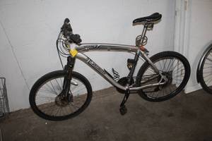 lot 264 image: Specialized Harorock Mens 22 Trail Bike with 23 Silver Frame