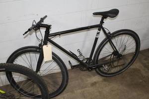 lot 240 image: 25 Road Bike with 21 Black Frame
