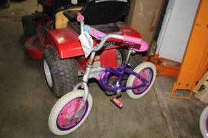 lot 266 image: My Little Pony Girls 10 Trail Bike with 10 Purple Frame