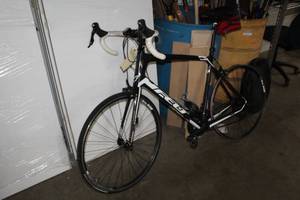 lot 271 image: Felt Mens 26 Street Bike with 28 Black Frame
