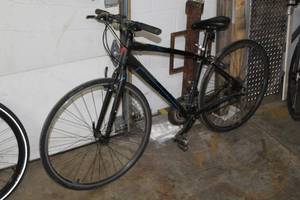 lot 269 image: Sirrus Sport Mens 25 Road Bike with 22 Black Frame