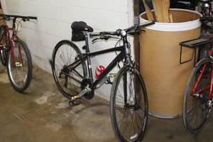 lot 280 image: Trek Mens 24 Street Bike with 24 Dark Grey Frame