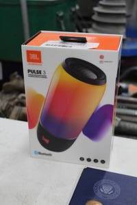 lot 26 image: JBL Pulse 3 Wireless Speaker (in original box)
