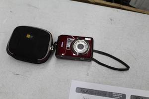lot 29 image: Nikon Coolpix L20 Digital Camera  with Soft Side Carry Case