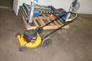 lot 58 image: Poulan Pro Push Lawn Mower 21-cut with Briggs & Stratton 500E Series 140cc Engine