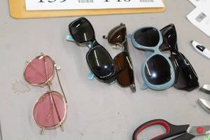 lot 129 image: Lot of (5) Womens Sunglasses