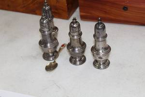 lot 119 image: Lot of (5) Housewares  - Silver Salt & Pepper Shakers (x4), Spoon (x1)